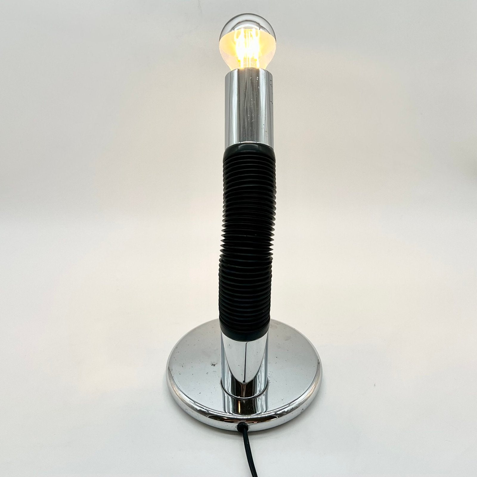 LAMPE "ELBOW" PAR E.BELLINI POUR TARGETTI SANKEY, 1970s. ITALY