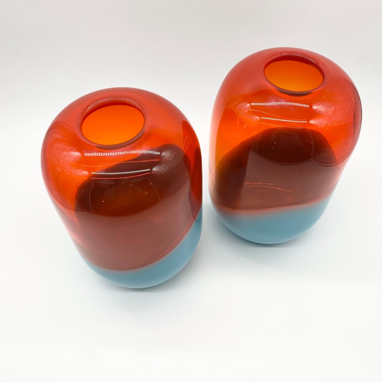 DUO DE GRANDS VASES "PILLS" VERRE SOUFFLÉ – SCANDINAVE, 1990s