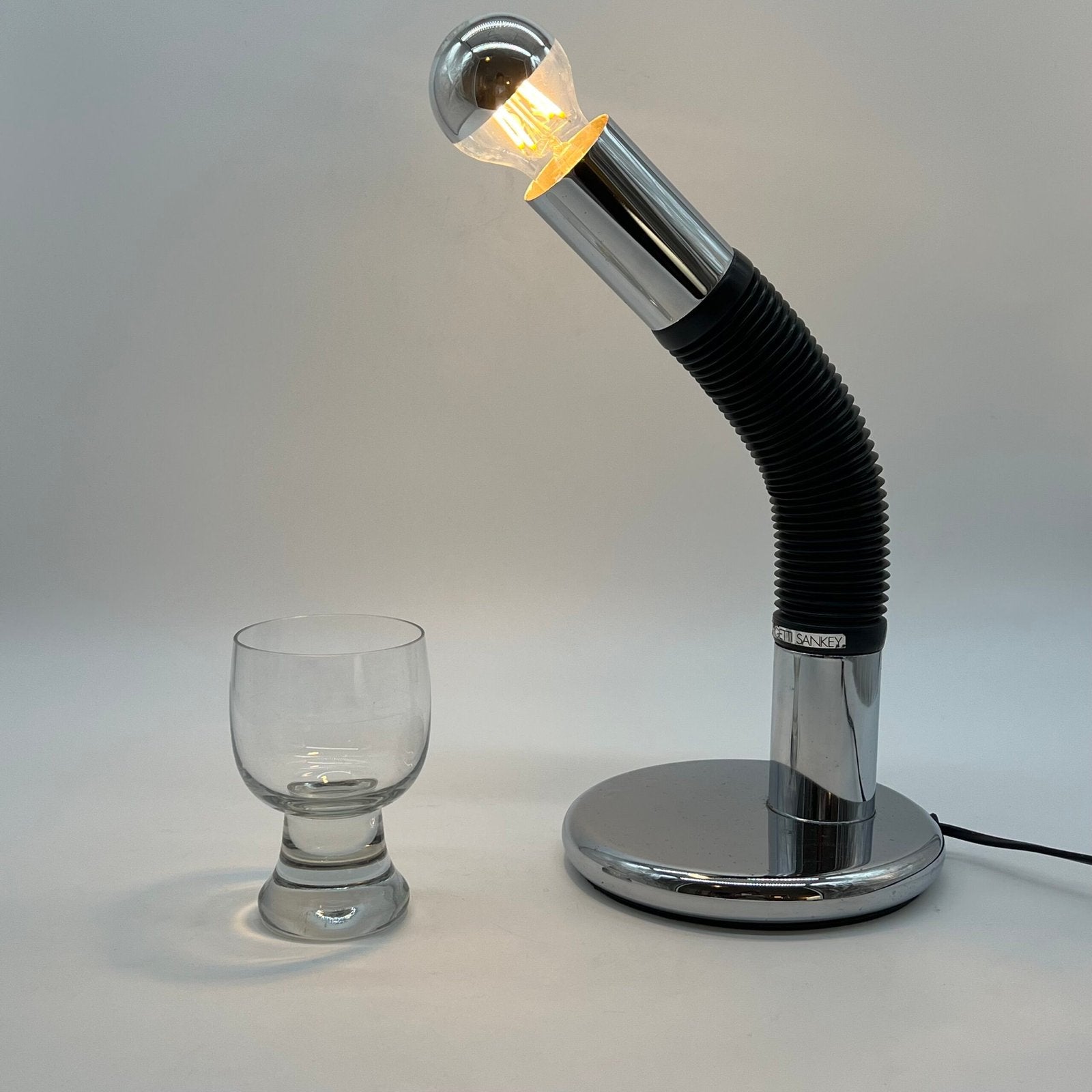 LAMPE "ELBOW" PAR E.BELLINI POUR TARGETTI SANKEY, 1970s. ITALY