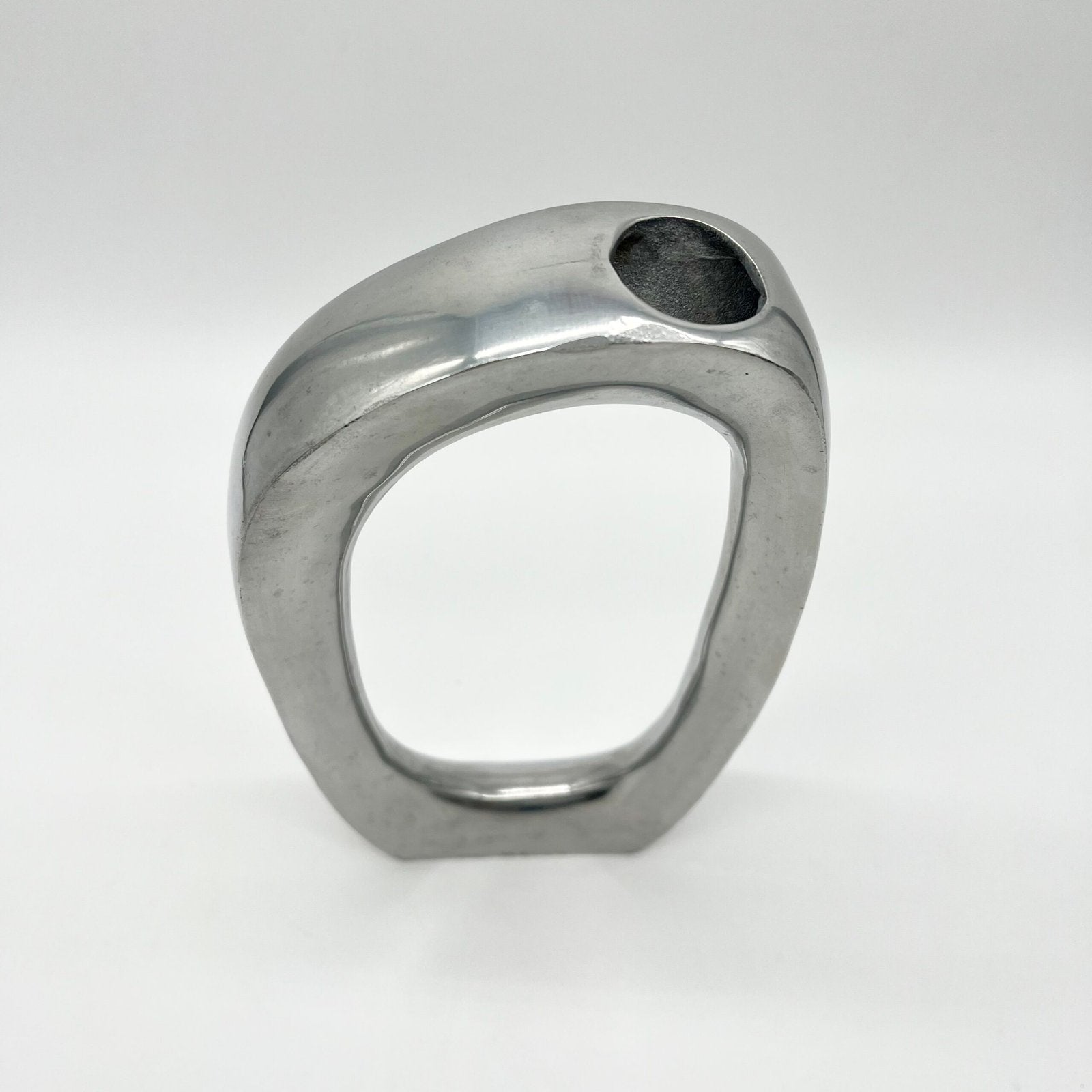 VASE SCULPTURAL FONTE D’ALUMINIUM, 1980s