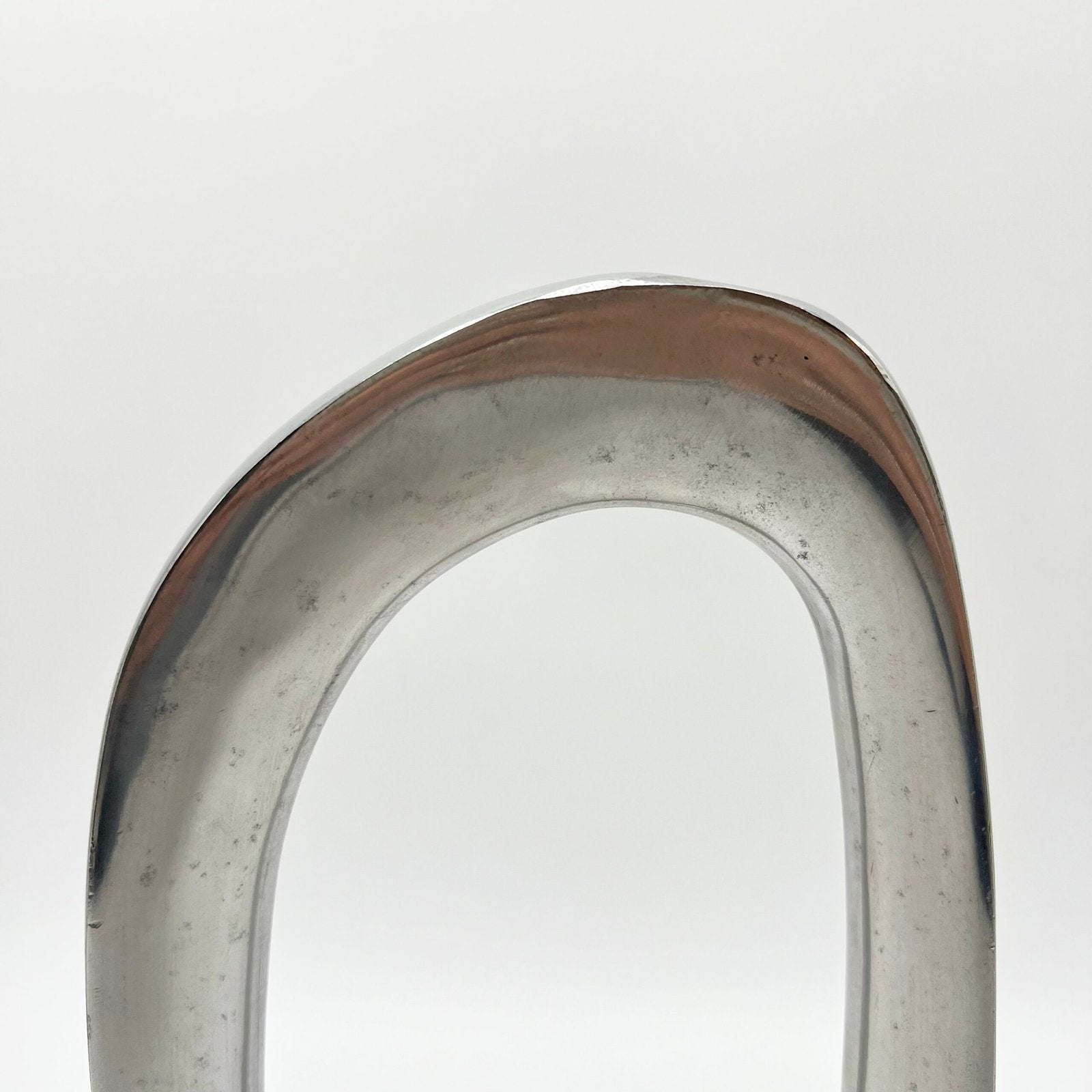 VASE SCULPTURAL FONTE D’ALUMINIUM, 1980s