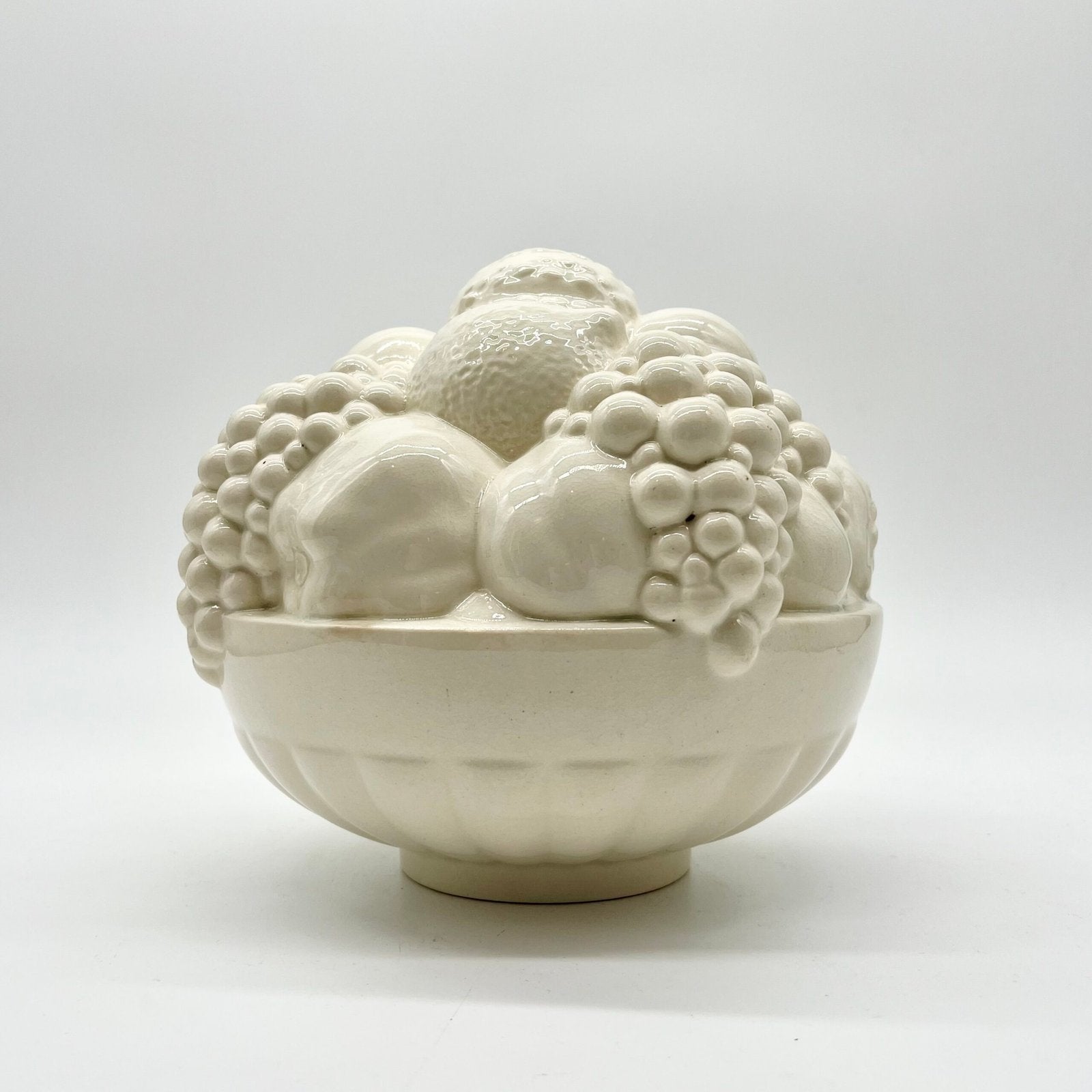 CENTRE DE TABLE “CORBEILLE DE FRUITS" - SARREGUEMINES, 1950s