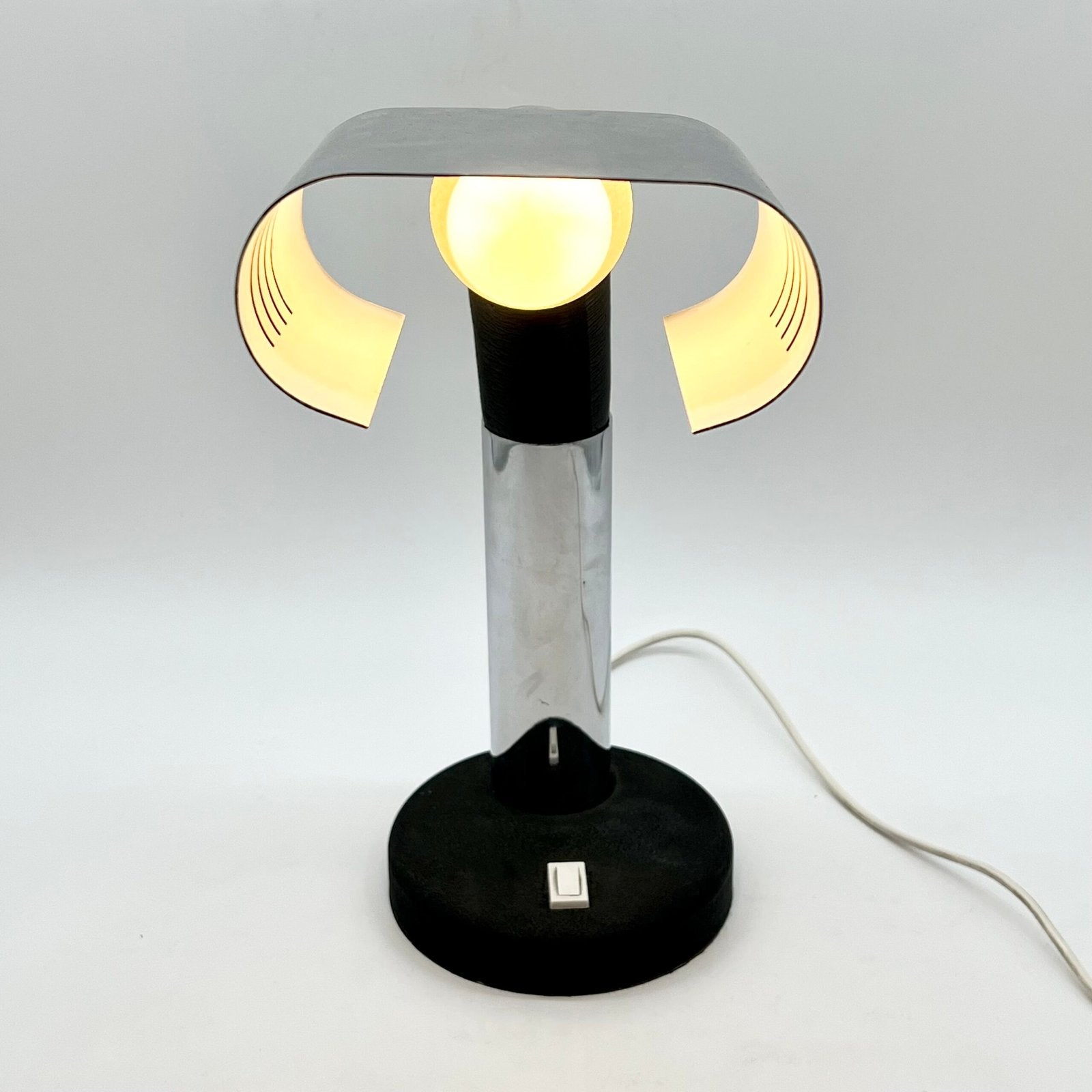 LAMPE TARGETTI CHROME ET NOIR, 1970s. ITALY