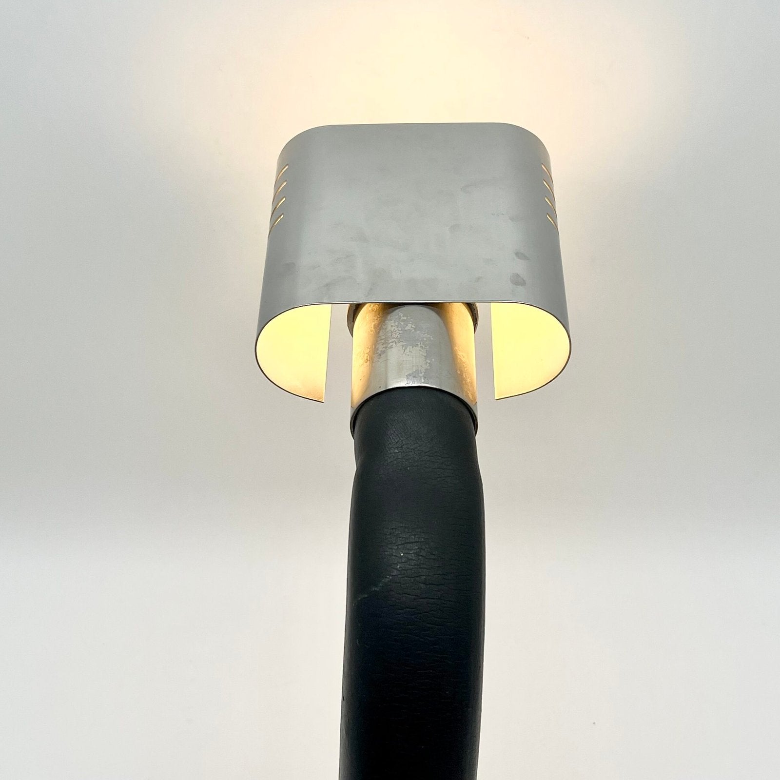 LAMPE TARGETTI CHROME ET NOIR, 1970s. ITALY