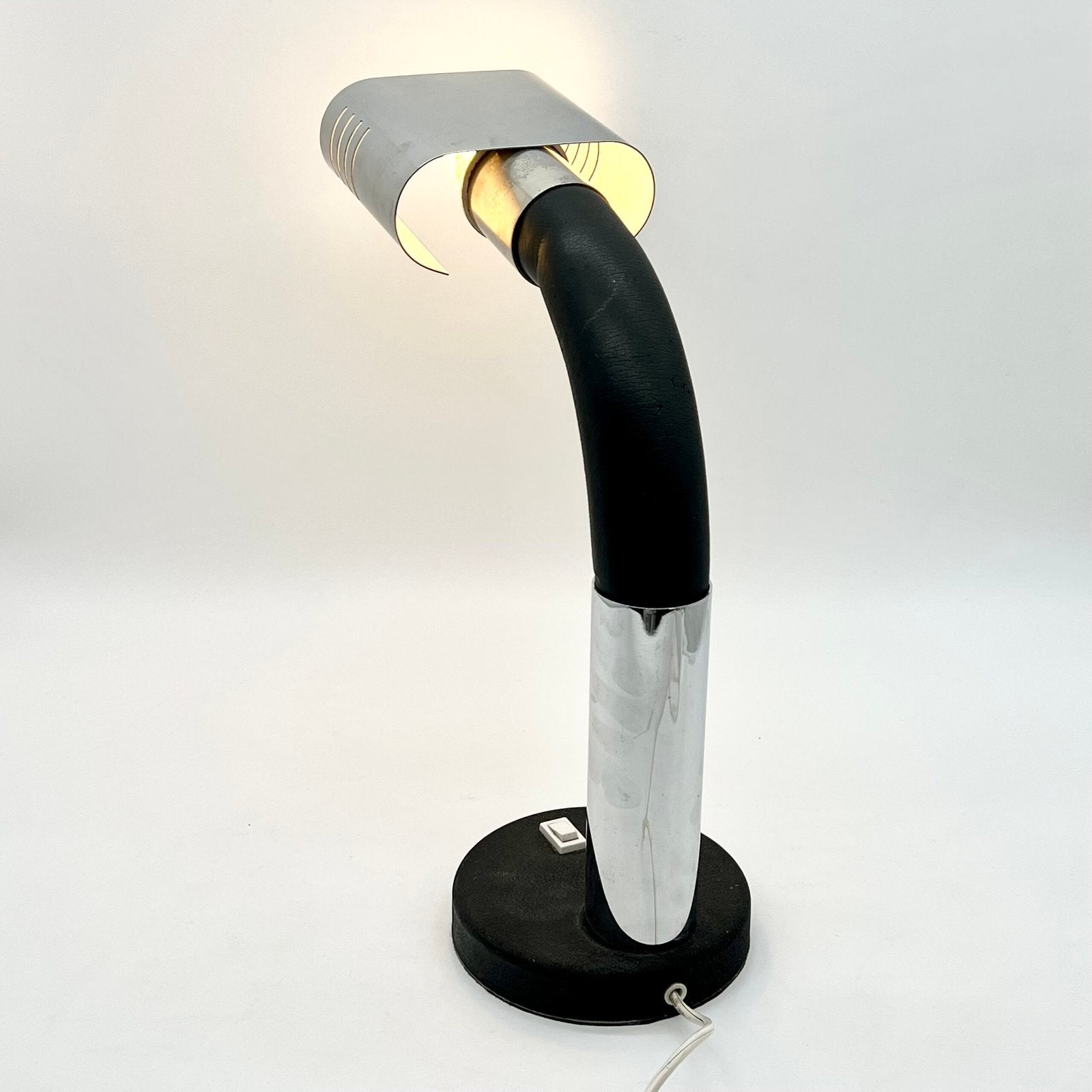 LAMPE TARGETTI CHROME ET NOIR, 1970s. ITALY