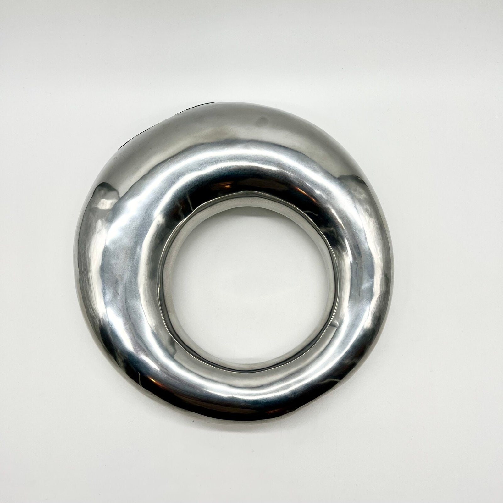 VASE « DONUT » XXL / FONTE D’ALUMINIUM POLI – 1980s