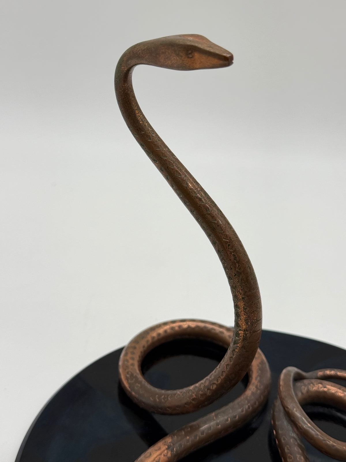 Serpent sculptural en bronze , Italie 1960s