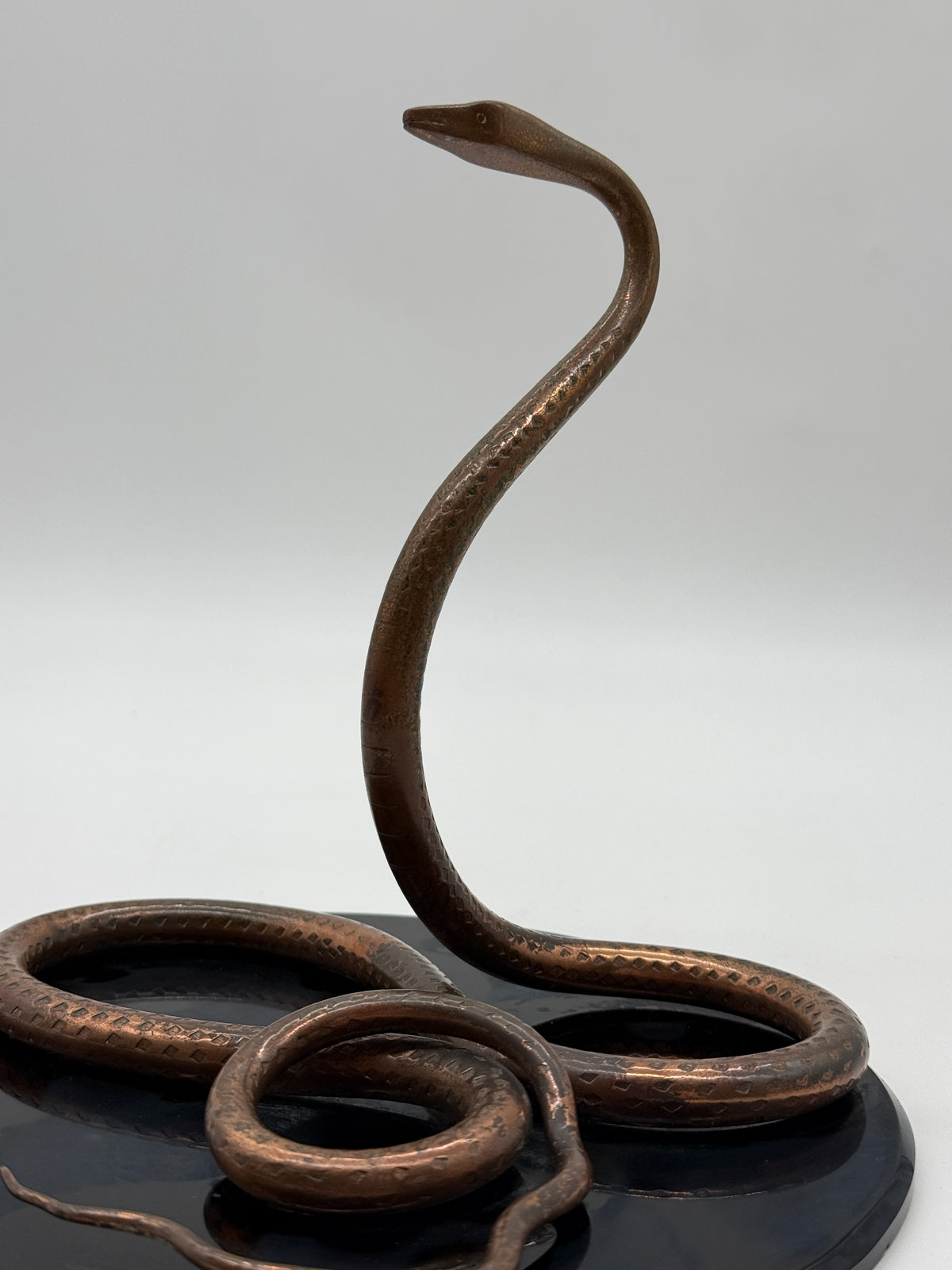 Serpent sculptural en bronze , Italie 1960s