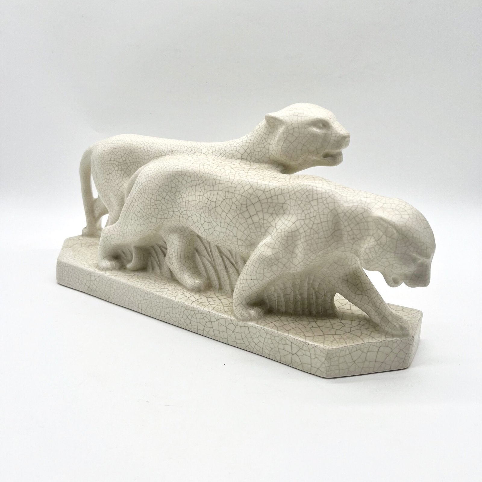 DEUX LIONNES, CERAMIQUE CRAQUELÉ, 1930