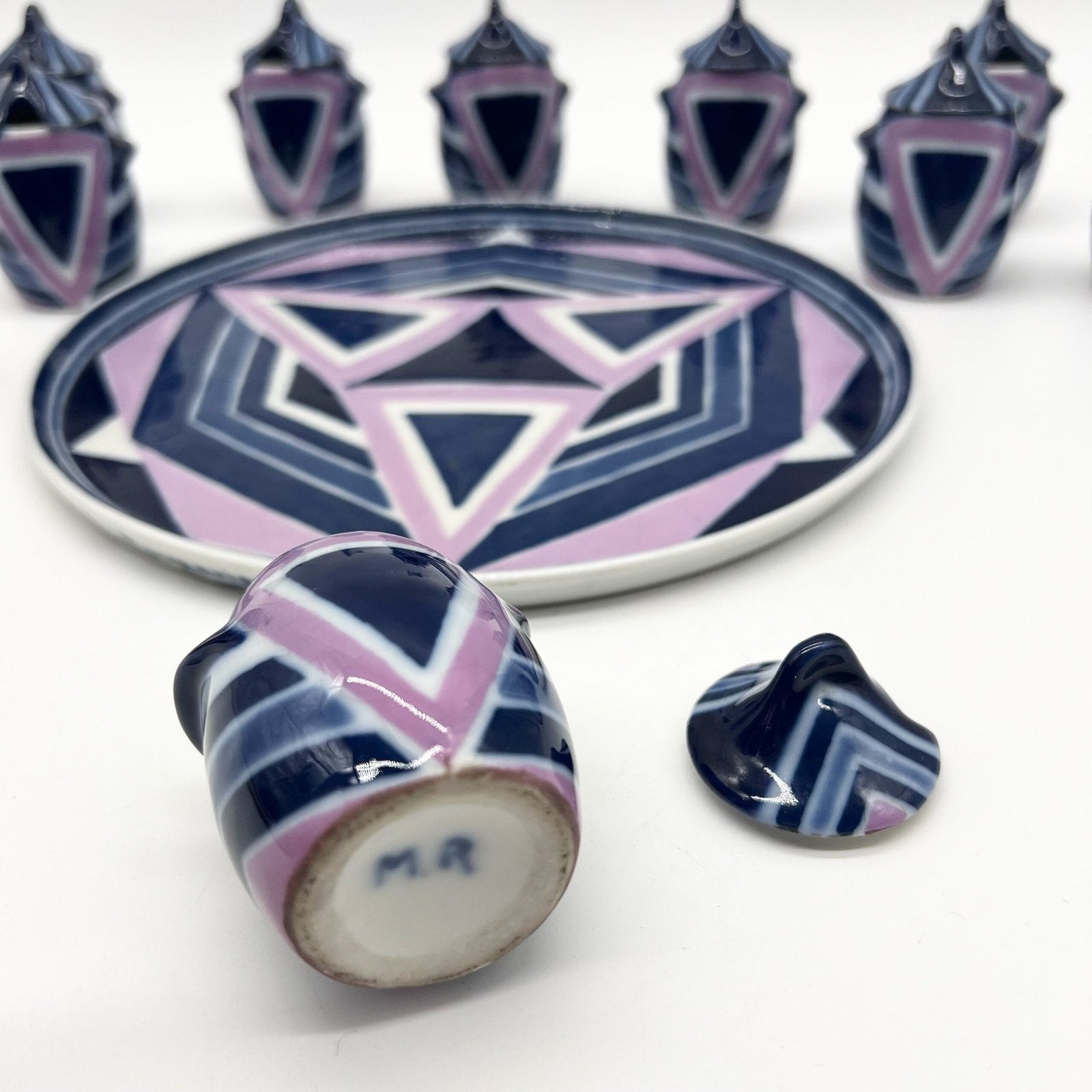 SERVICE A CRÈME PORCELAINE ÉMAILLÉE, MARGUERITE ROUGERIE, 1930