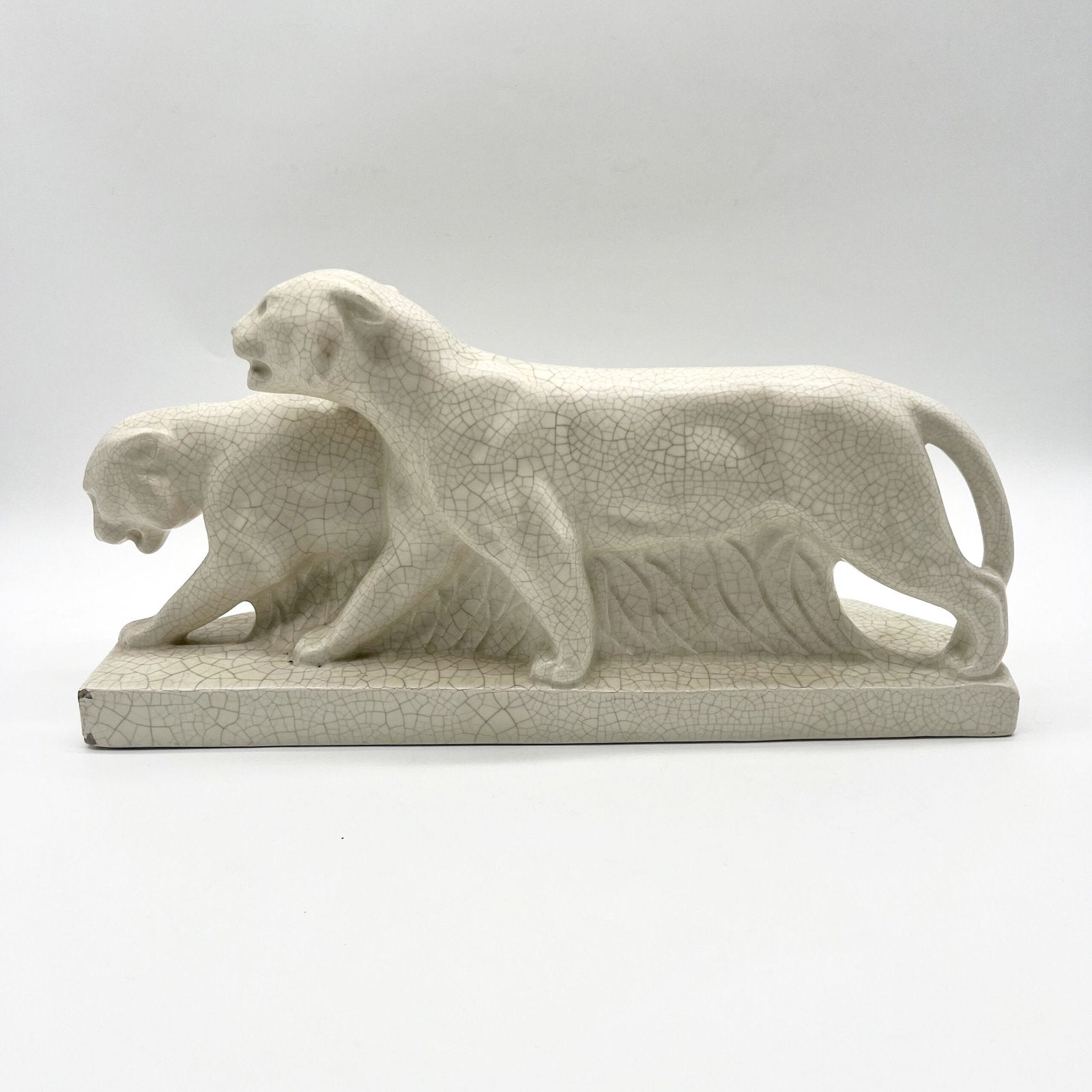 DEUX LIONNES, CERAMIQUE CRAQUELÉ, 1930