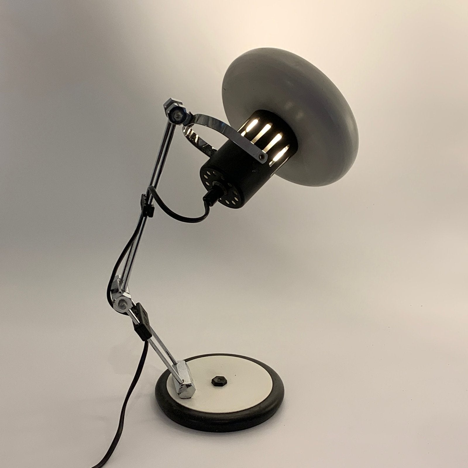 LAMPE DE BUREAU INDUSTRIEL BLANCHE ET CHROME, 1970