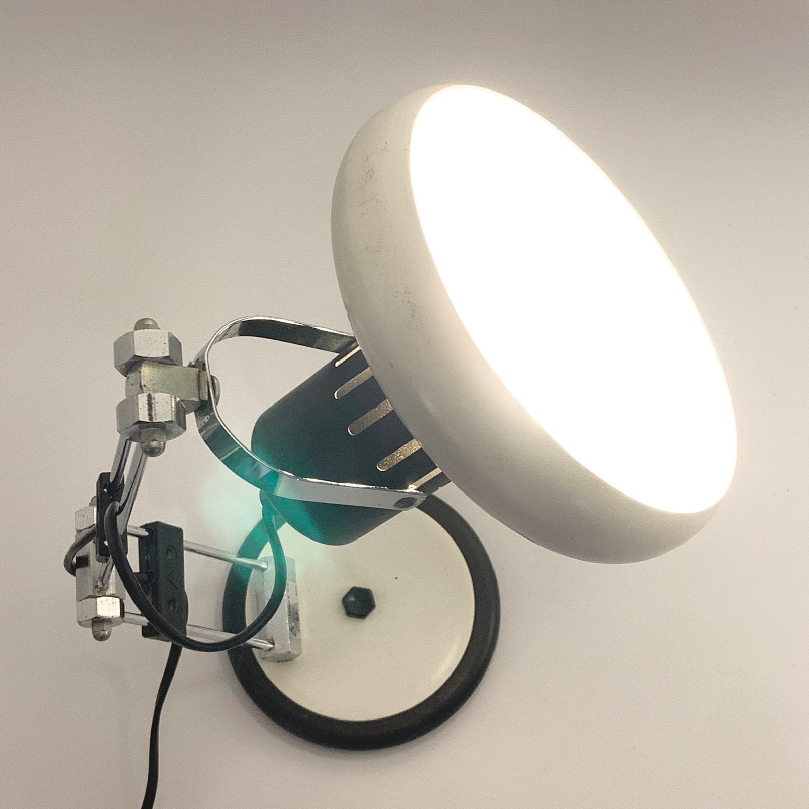 LAMPE DE BUREAU INDUSTRIEL BLANCHE ET CHROME, 1970