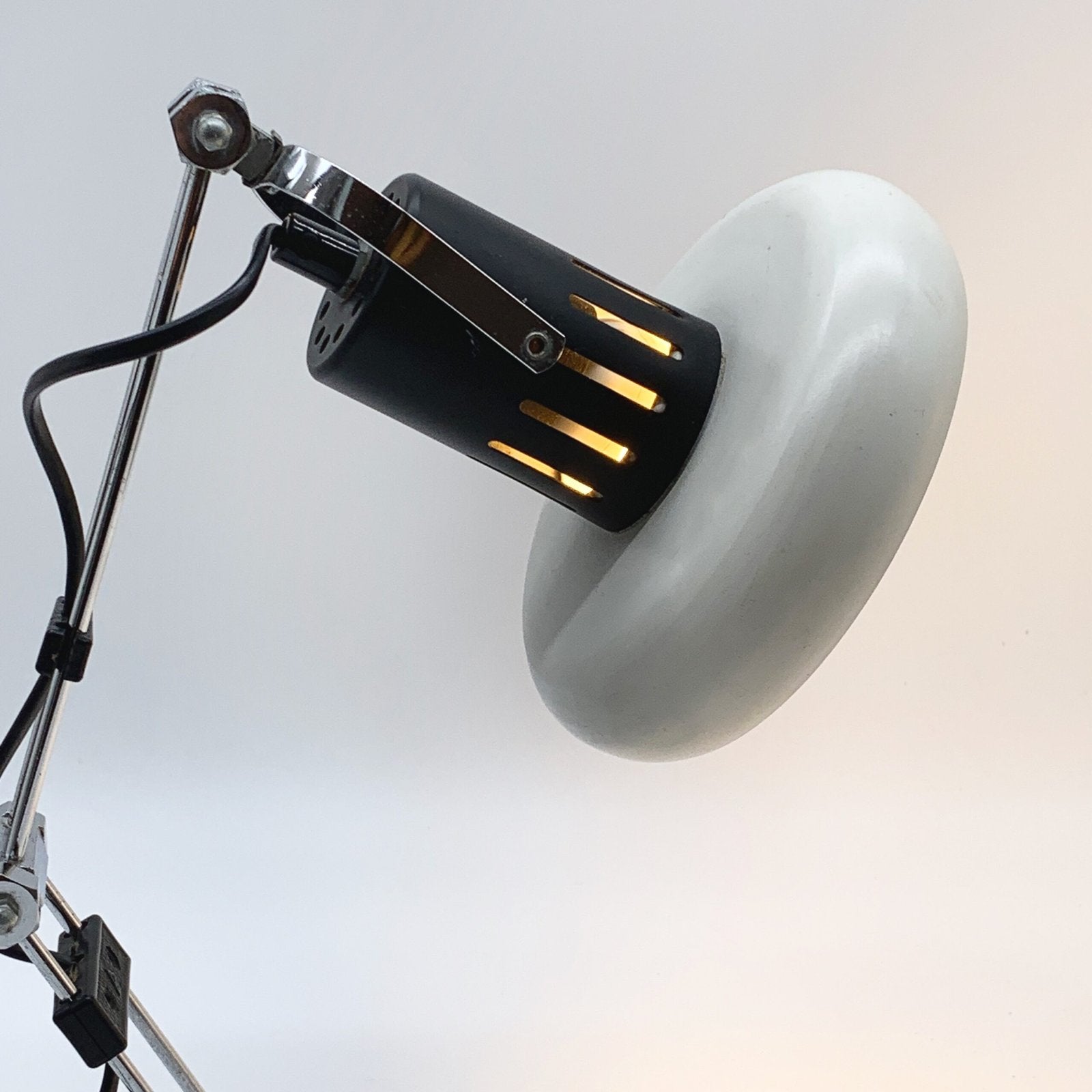 LAMPE DE BUREAU INDUSTRIEL BLANCHE ET CHROME, 1970