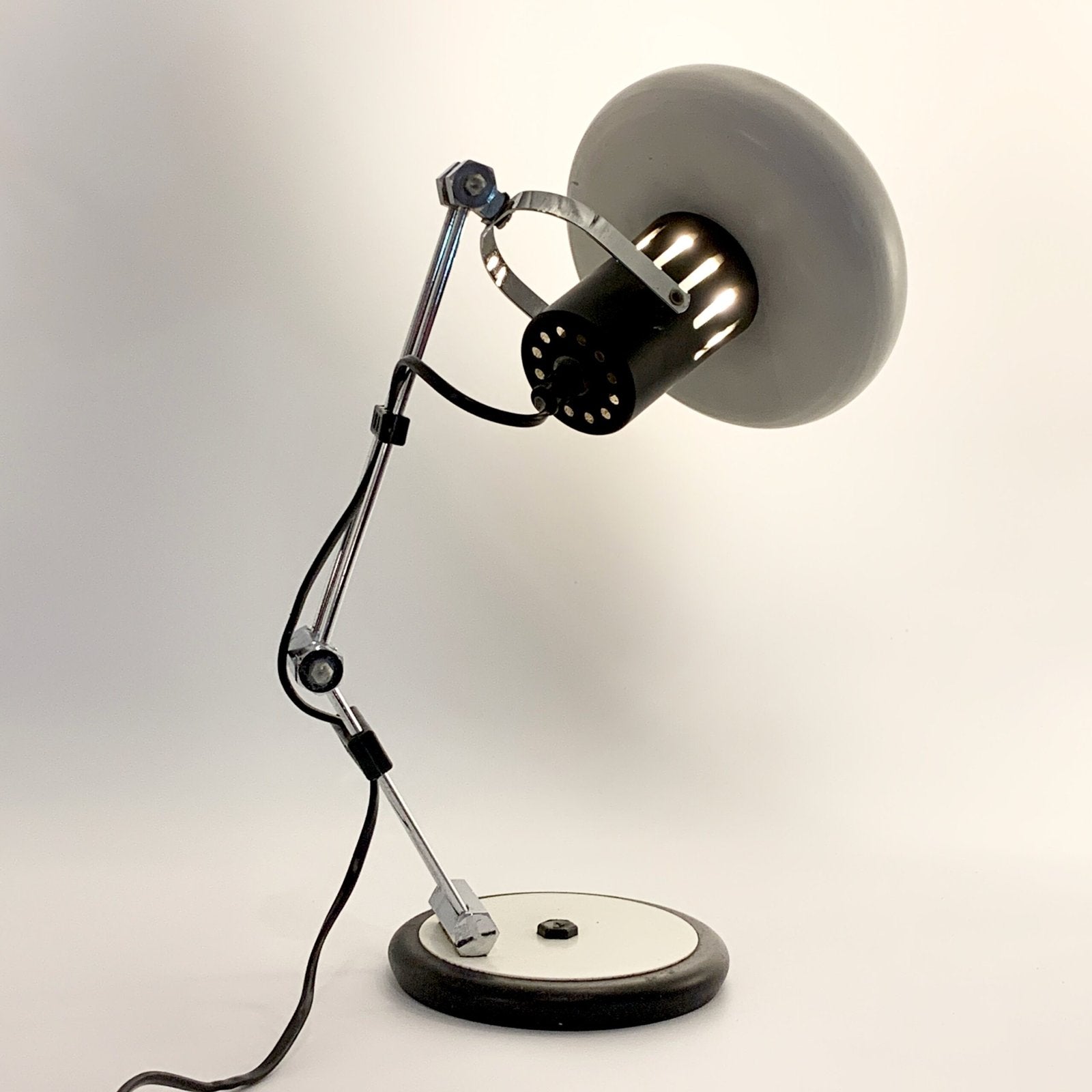 LAMPE DE BUREAU INDUSTRIEL BLANCHE ET CHROME, 1970