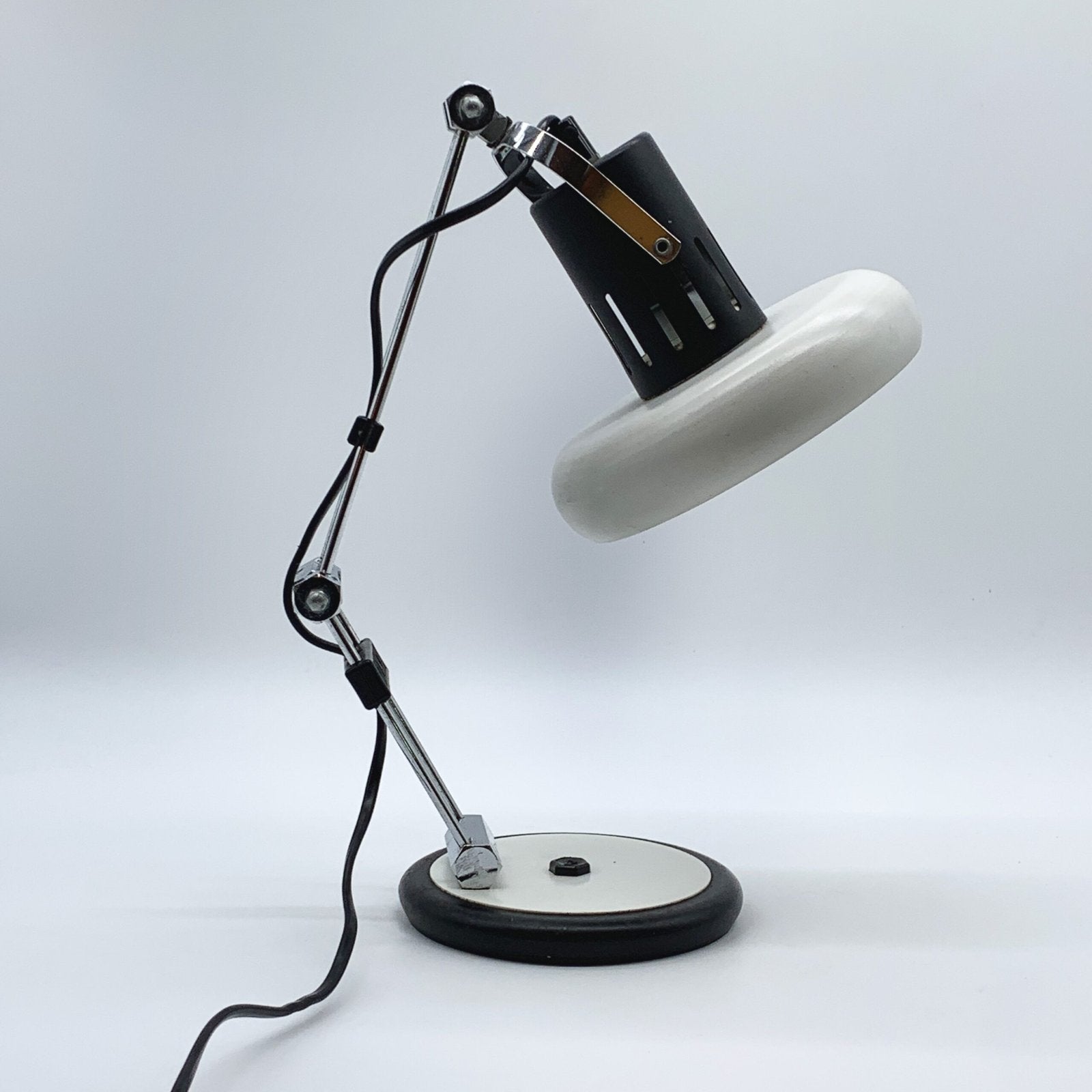 LAMPE DE BUREAU INDUSTRIEL BLANCHE ET CHROME, 1970