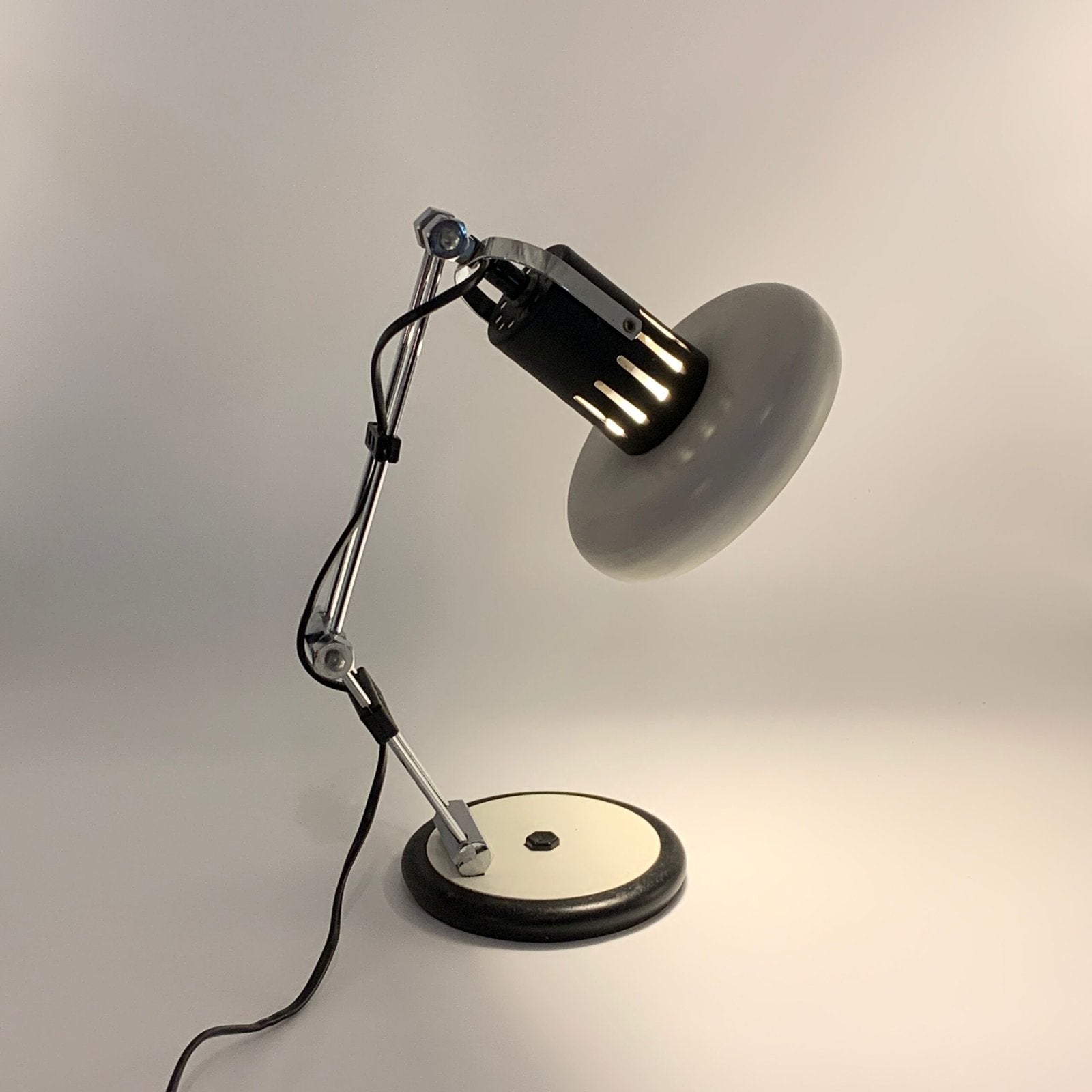 LAMPE DE BUREAU INDUSTRIEL BLANCHE ET CHROME, 1970