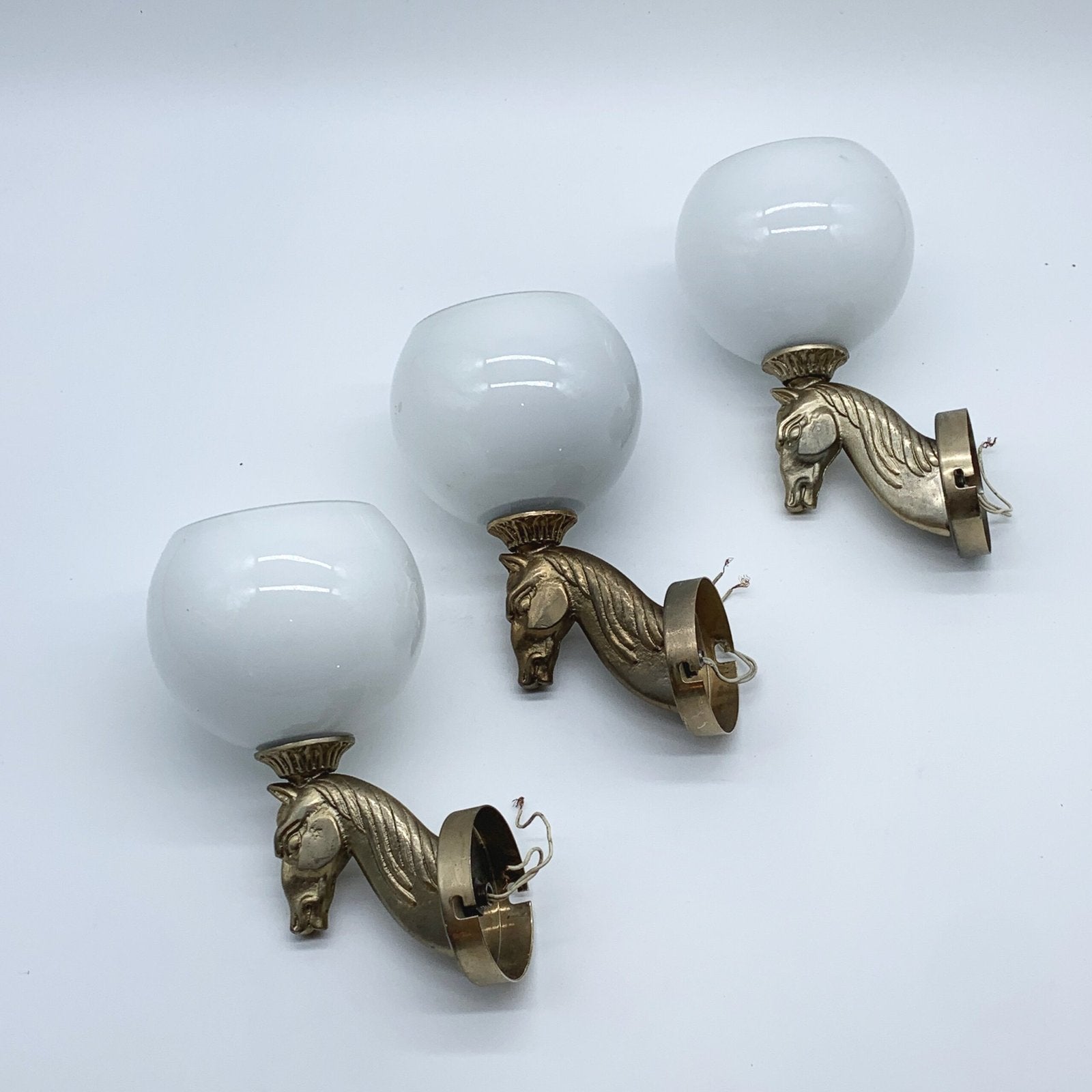 TRIO D'APPLIQUES À CHEVAL "HOLLYWOOD REGENCY" EN LAITON, 1950s