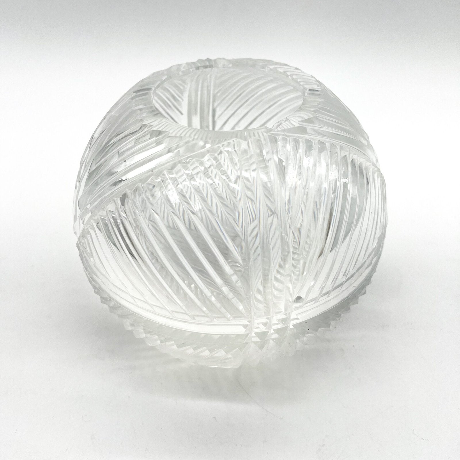 VASE BOULE EN VERRE SCULPTE, ART NOUVEAU