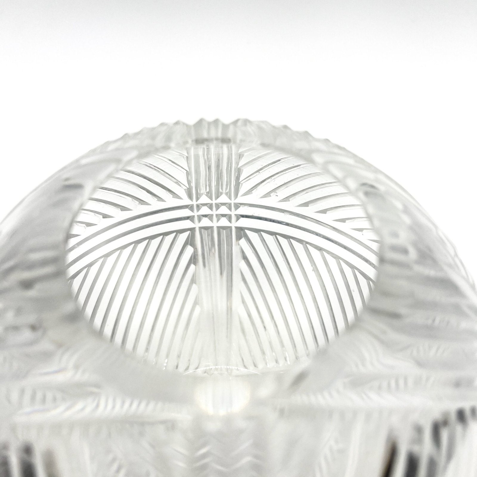 VASE BOULE EN VERRE SCULPTE, ART NOUVEAU