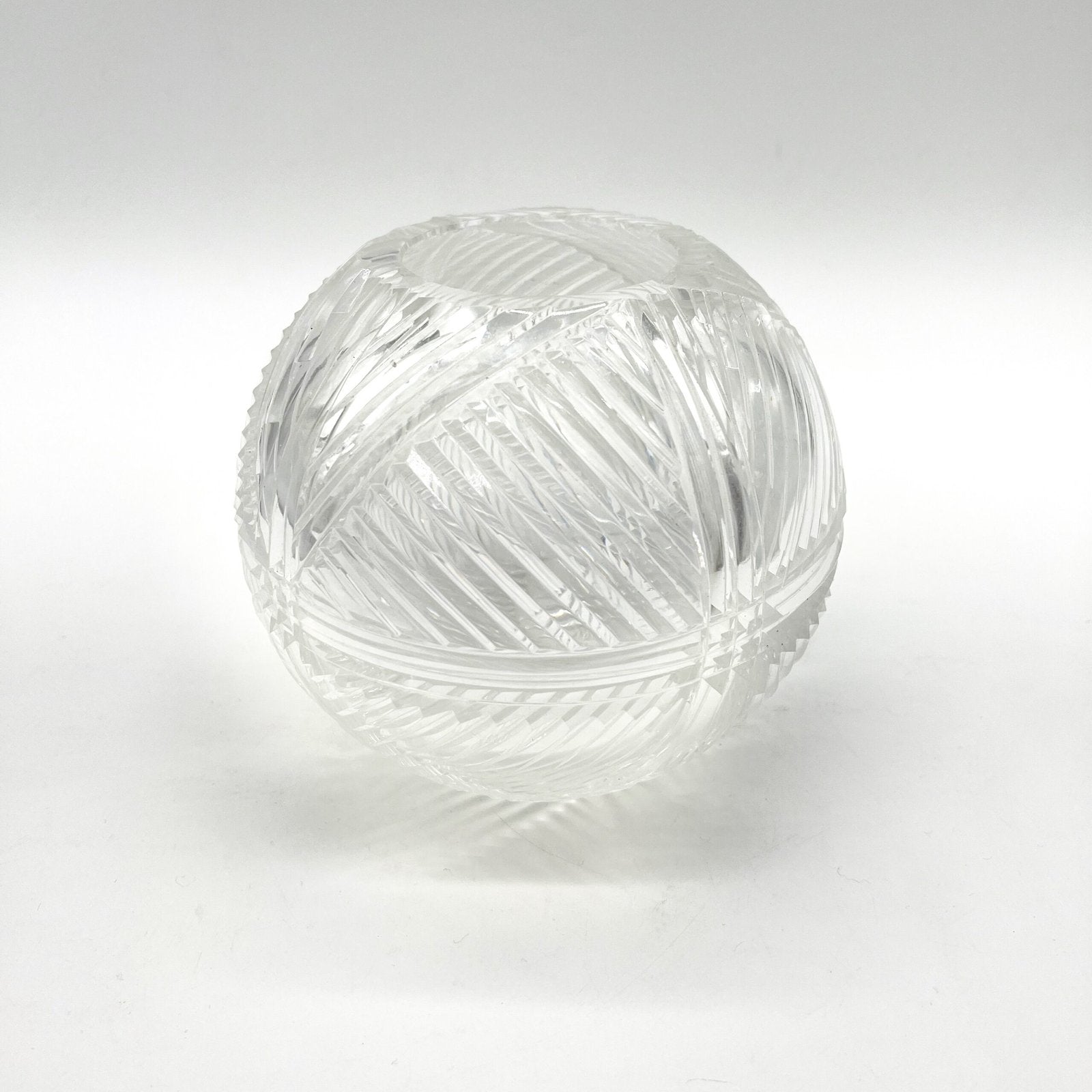 VASE BOULE EN VERRE SCULPTE, ART NOUVEAU