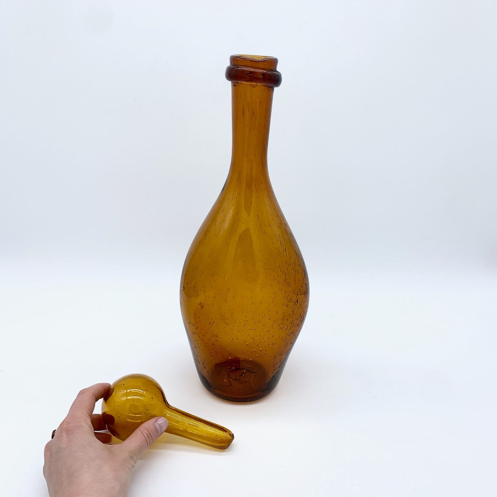GRANDE CARAFE BIOT EN VERRE SOUFFLÉ, 1960
