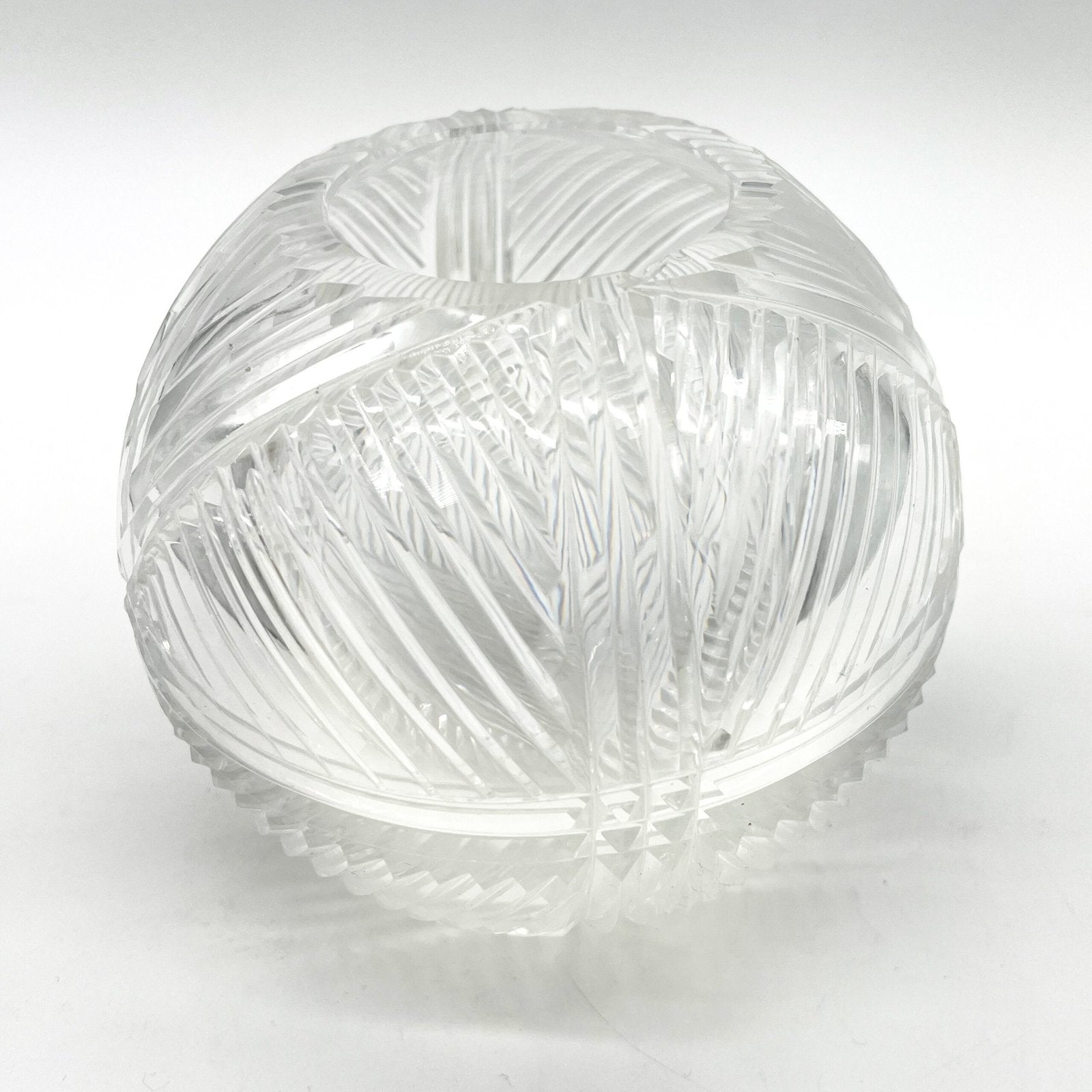 VASE BOULE EN VERRE SCULPTE, ART NOUVEAU