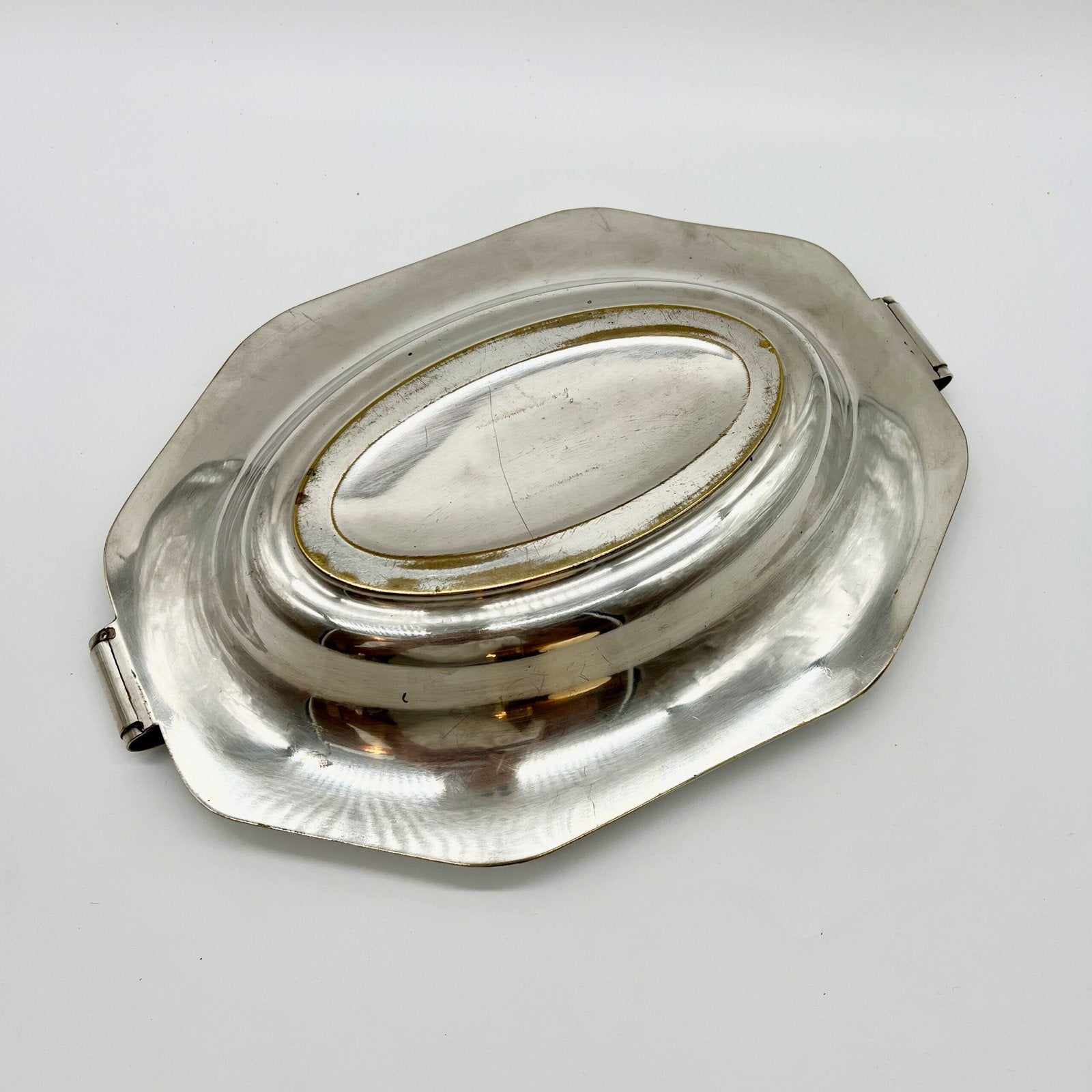 PLAT OVALE EN MÉTAL ARGENTÉ, 1940s