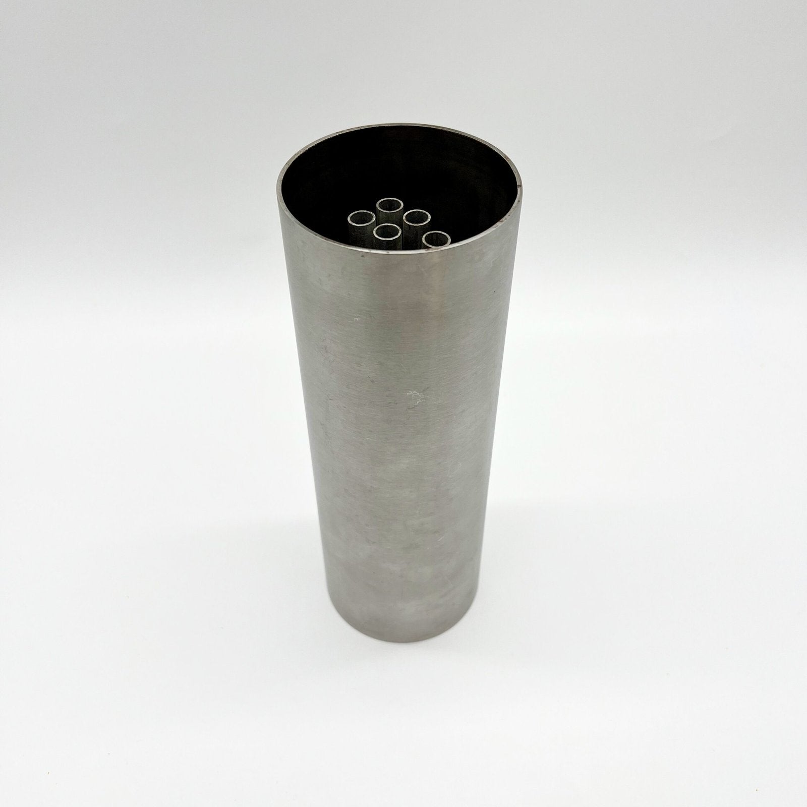 VASE ROULEAU / PIQUE-FLEURS INTÉGRÉ – ALUMINIUM BROSSÉ, 1970s