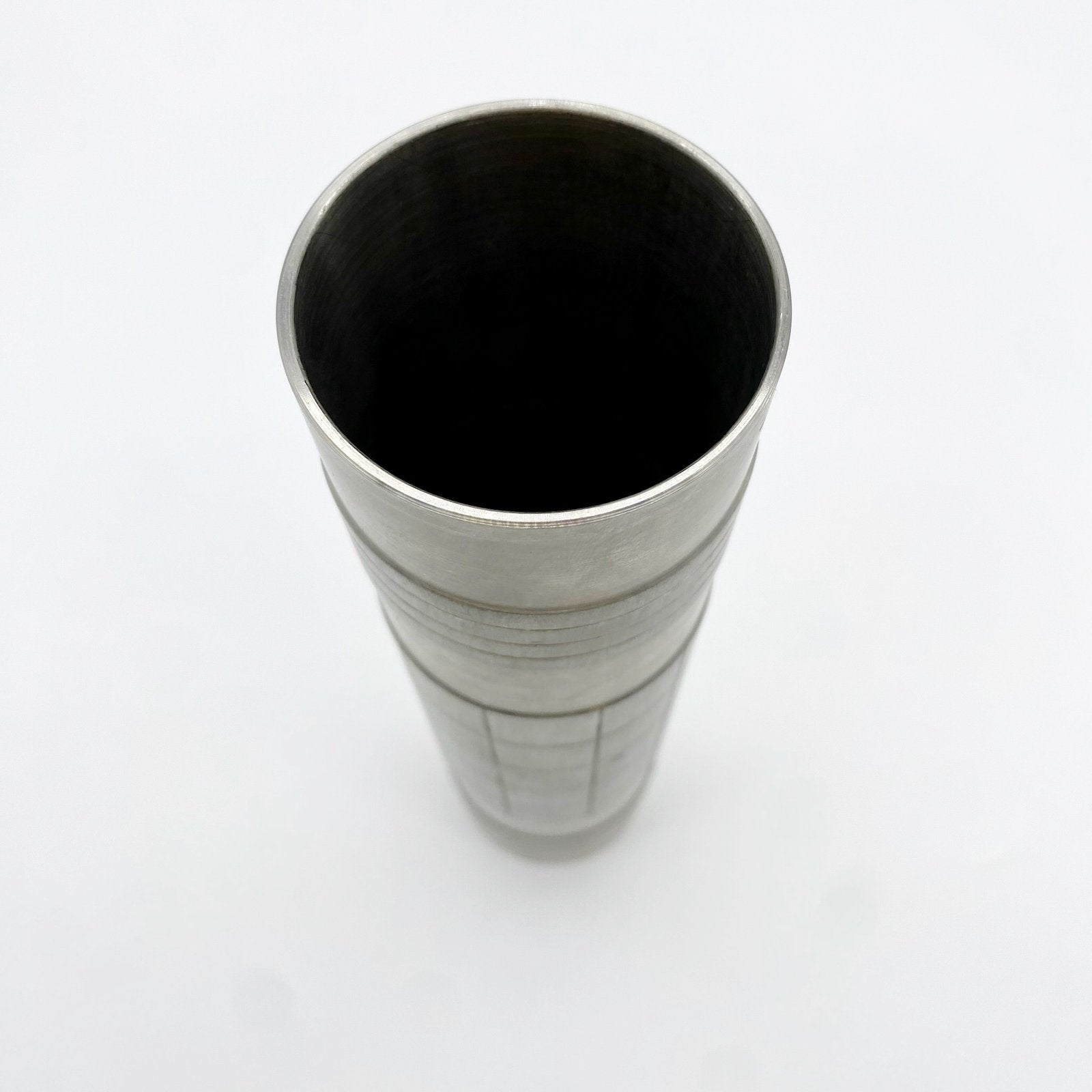 VASE ROULEAU BRUTALISTE / ALUMINIUM BROSSÉ – 1960s