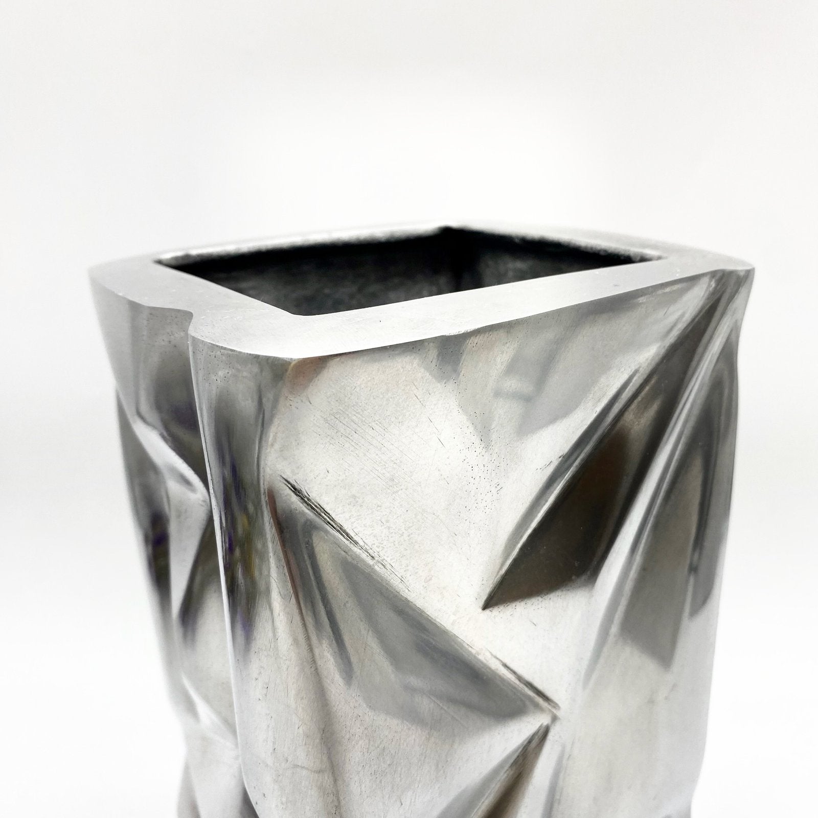 VASE "FROISSÉ" / FONTE D’ALUMINIUM – 1970s