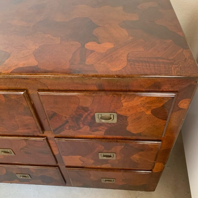 Commode American of Martinsville en bois d’olivier, milieu XXème - Angle