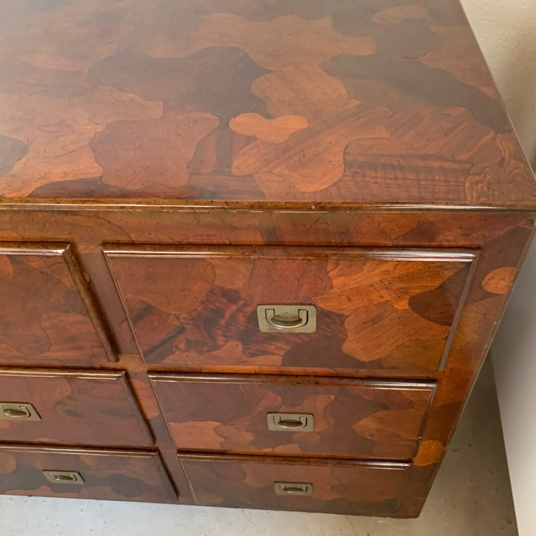 Commode American of Martinsville en bois d’olivier, milieu XXème - Angle