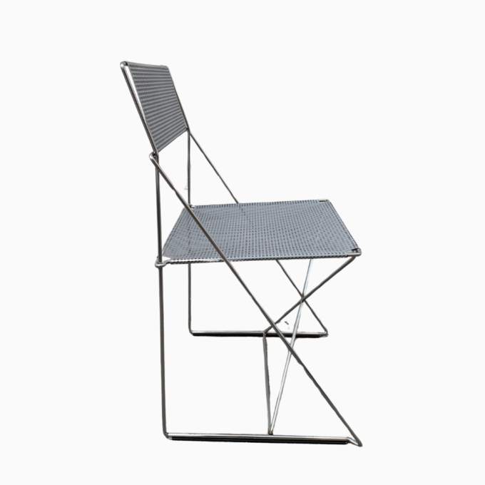 CHAISE X-LINE PAR NIELS JORGEN HAUGESEN POUR MAGIS, 1970