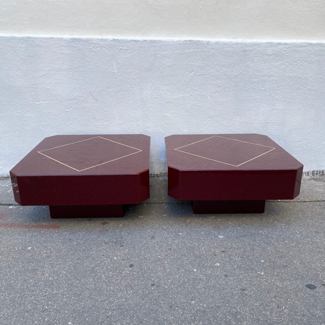 Paire de tables basses vintage en laqué et laiton, 1970