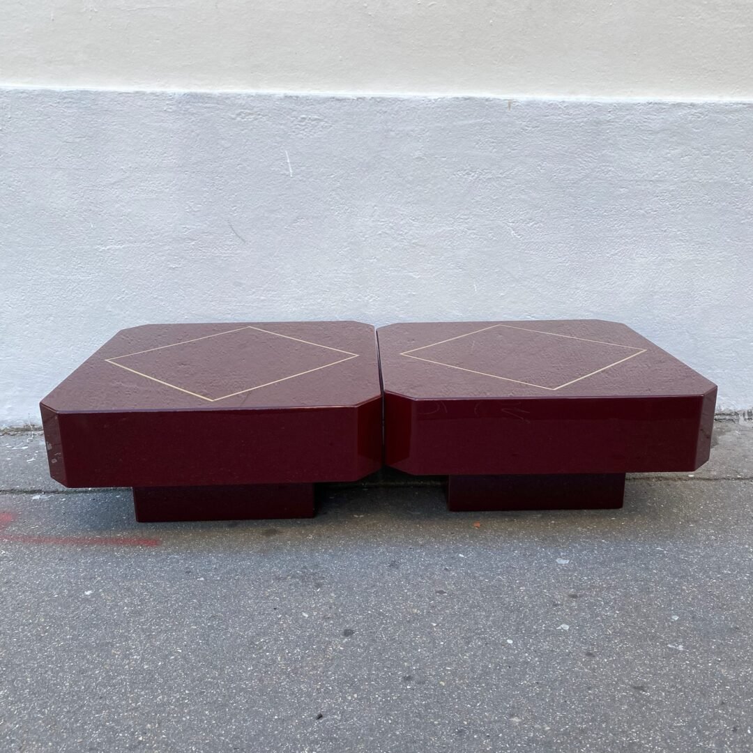 Paire de tables basses vintage en laqué et laiton, 1970