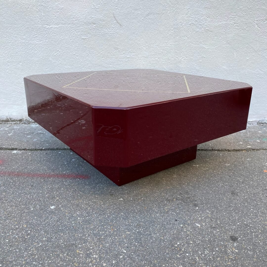 Table basse vintage en laqué et laiton, 1970 - Vue 45 degrès