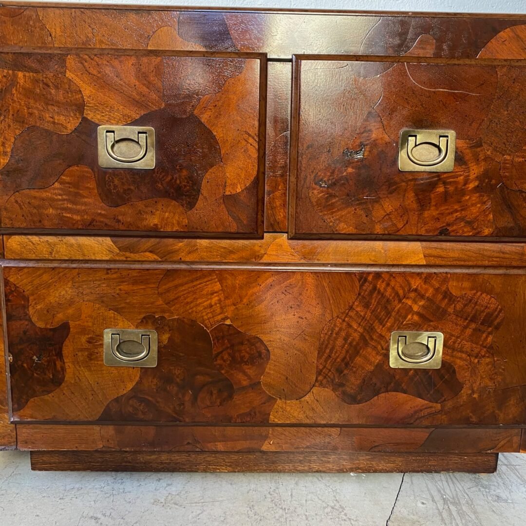 Paire de tables de chevet American of Martinsville en patchwork en bois d’olivier