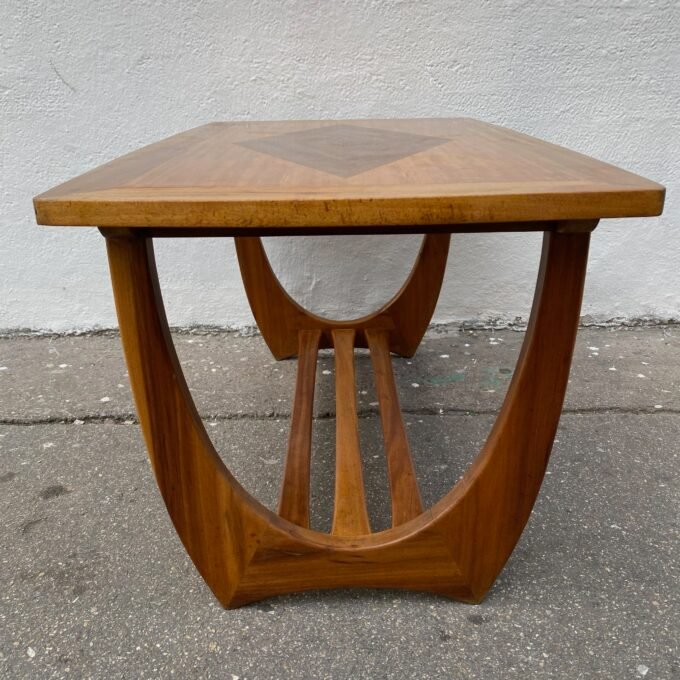 Table basse Scandinave Mid-century Modern - Vue de profil