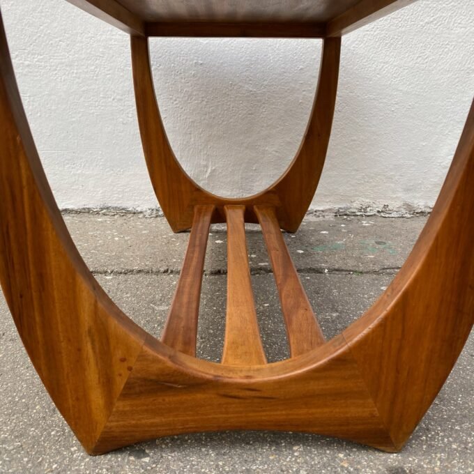 Table basse Scandinave Mid-century Modern - Vue pied de table
