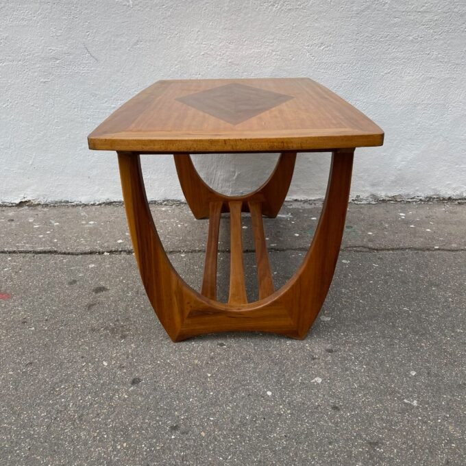 Table basse Scandinave Mid-century Modern - Vue de profil