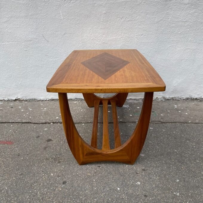 Table basse Scandinave Mid-century Modern - Vue de profil