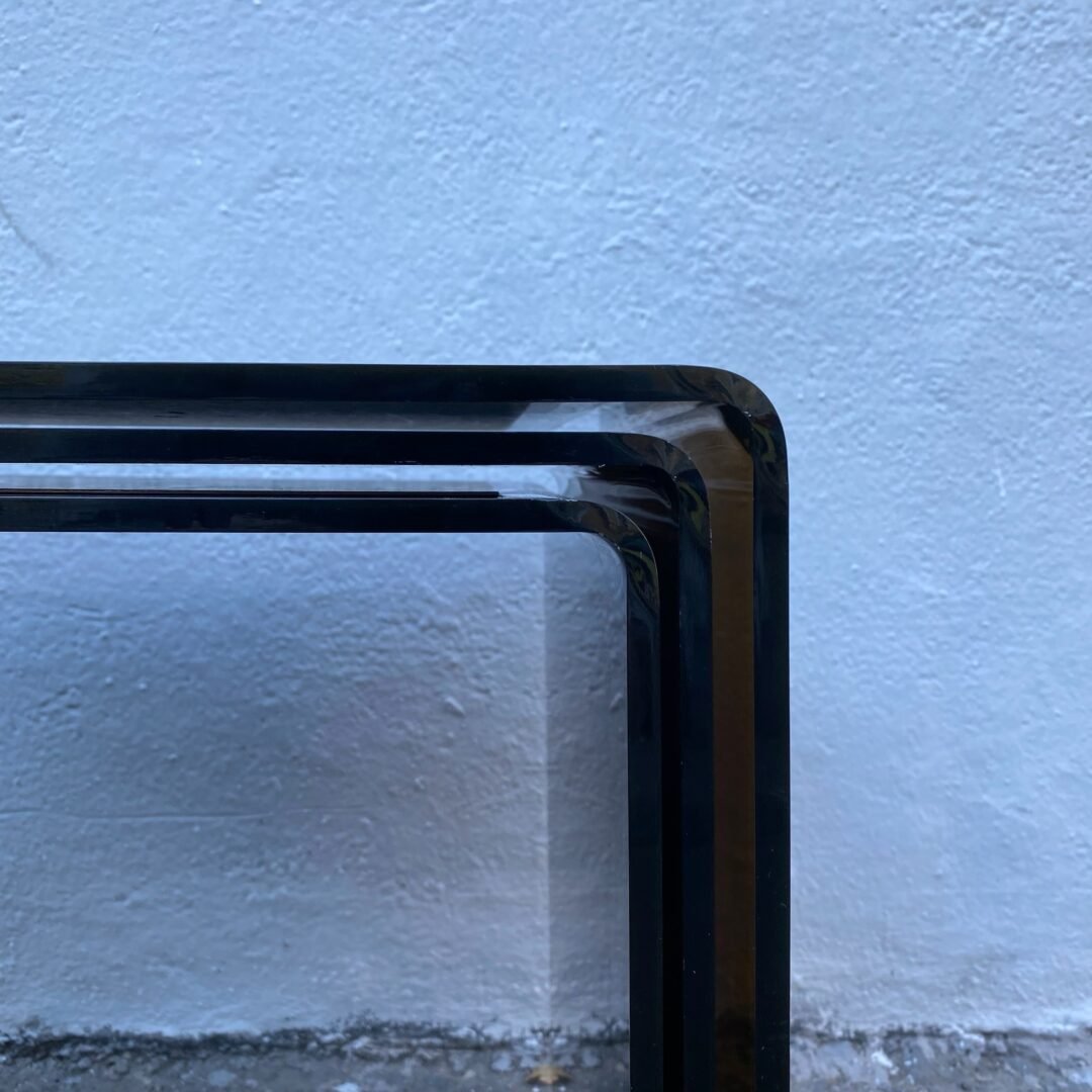 Table basse gigogne en Plexiglass fumé et métal chromé, 1970 - Angle
