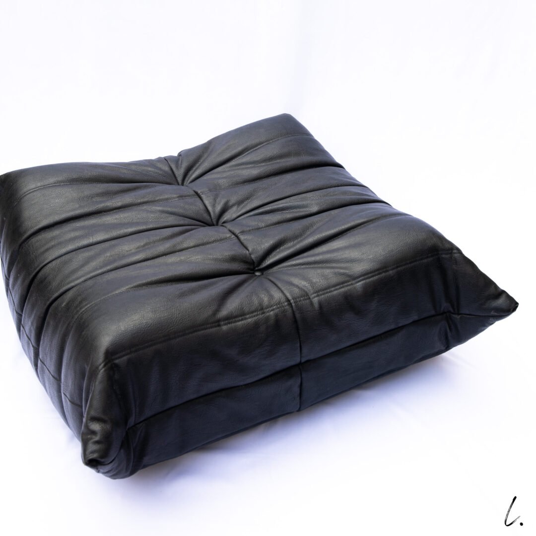 TOGO OTTOMAN IN BLACK LEATHER, LIGNE ROSET, 1980s – Image 2
