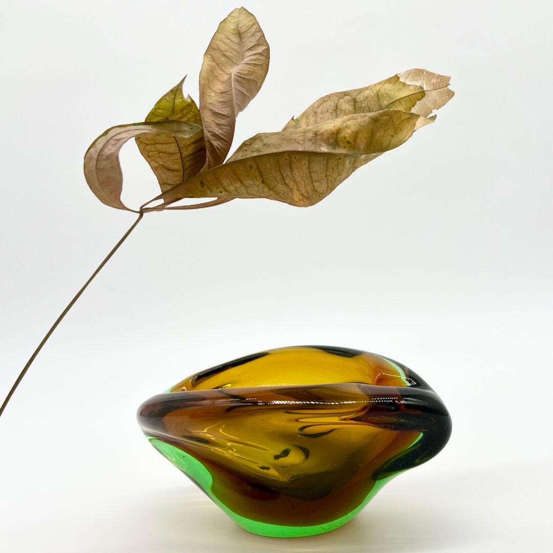 CENDRIER FORME LIBRE AMBRE ET VERT, CRISTAL DE BOHÈME, 1960