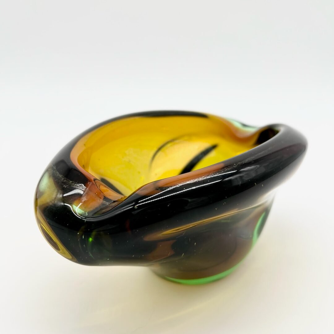 CENDRIER FORME LIBRE AMBRE ET VERT, CRISTAL DE BOHÈME, 1960 – Image 6