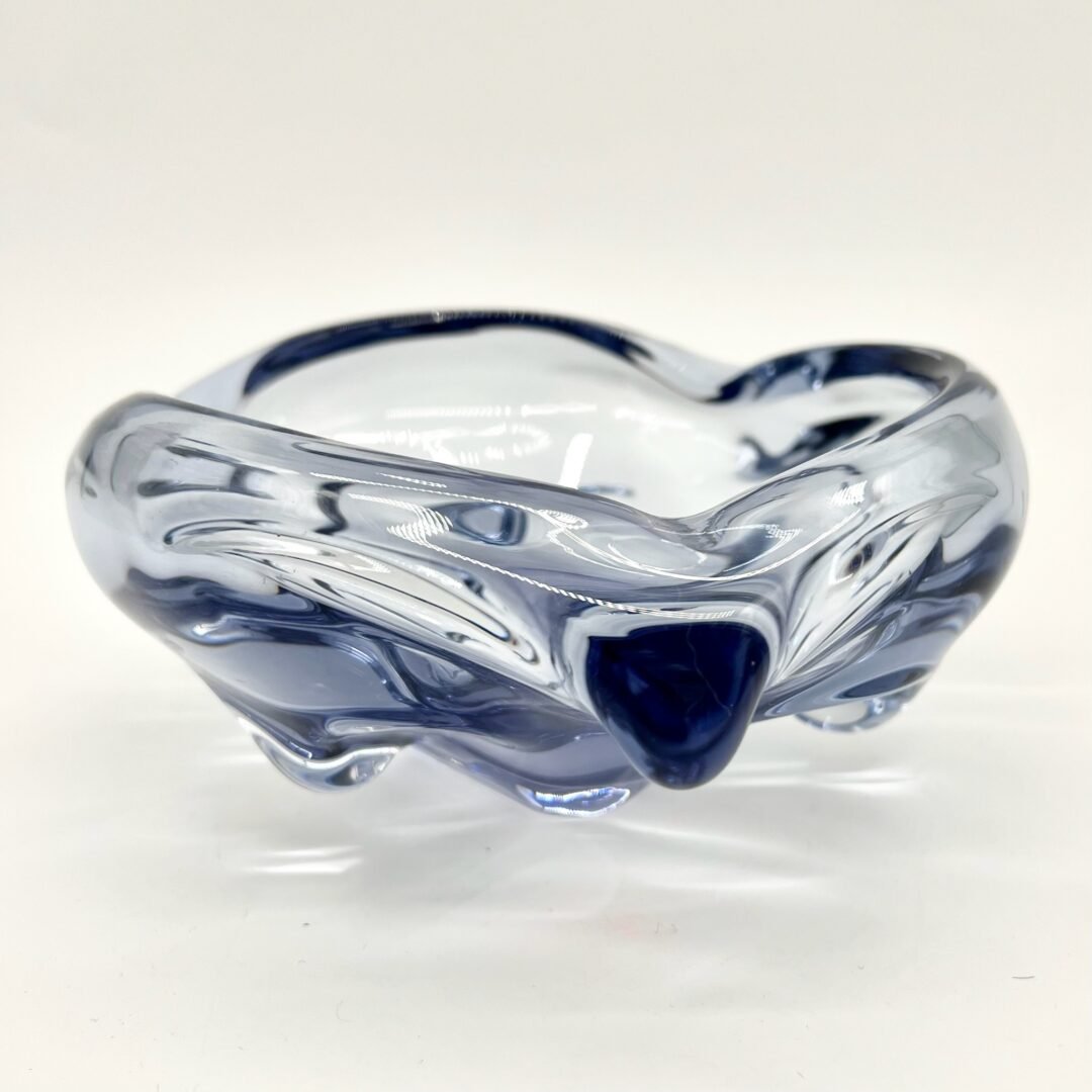 CENDRIER  CRISTAL DE BOHÈME BLEU FUMÉ, 1970 – Image 2
