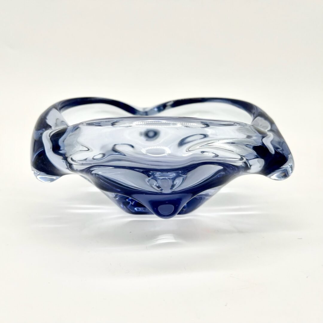 CENDRIER  CRISTAL DE BOHÈME BLEU FUMÉ, 1970 – Image 3