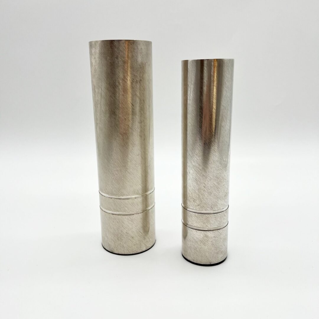 PAIRE DE VASES ROULEAUX / ALUMINIUM PAR "BSF" – ALLEMAGNE, 1960s – Image 3