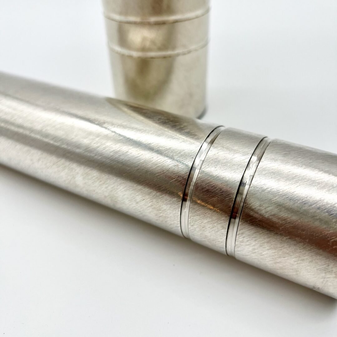 PAIRE DE VASES ROULEAUX / ALUMINIUM PAR "BSF" – ALLEMAGNE, 1960s – Image 7